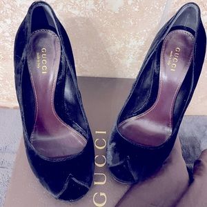 Gucci pumps. Black velvet. Size 36